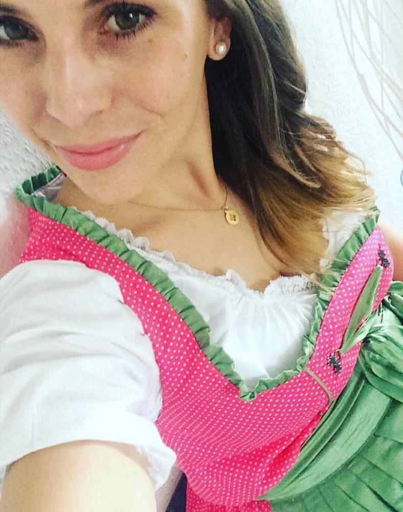 15P Sexy Dirndl Girls 388