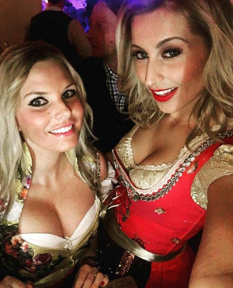 15P Sexy Dirndl Girls 388