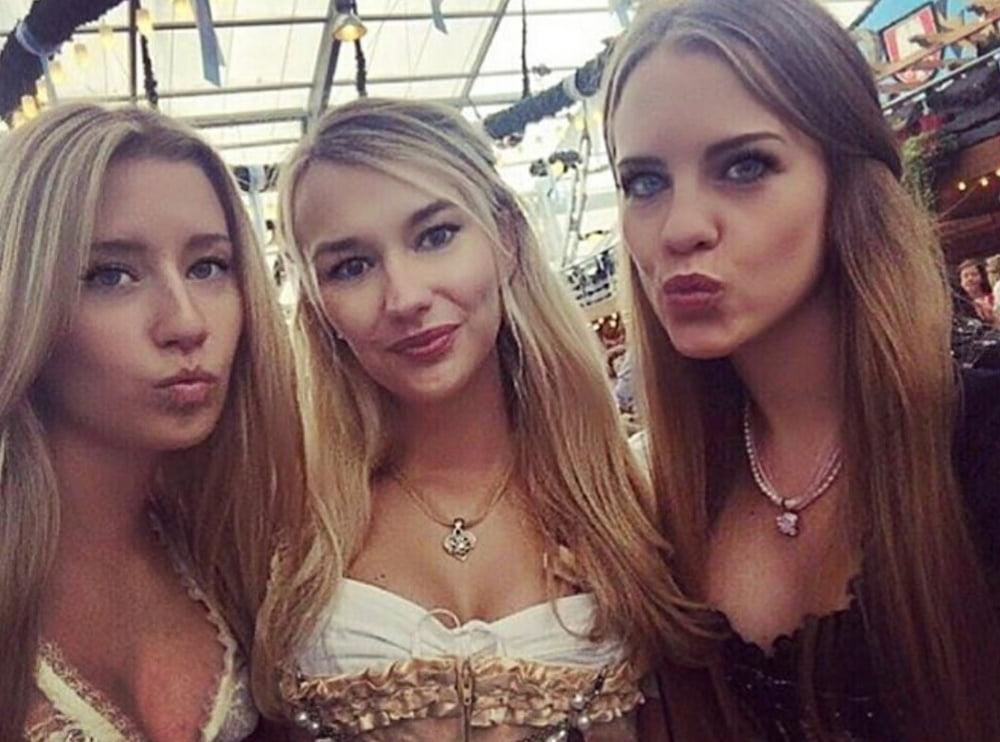 15P Sexy Dirndl Girls 388
