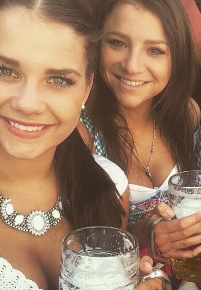 15P Sexy Dirndl Girls 388