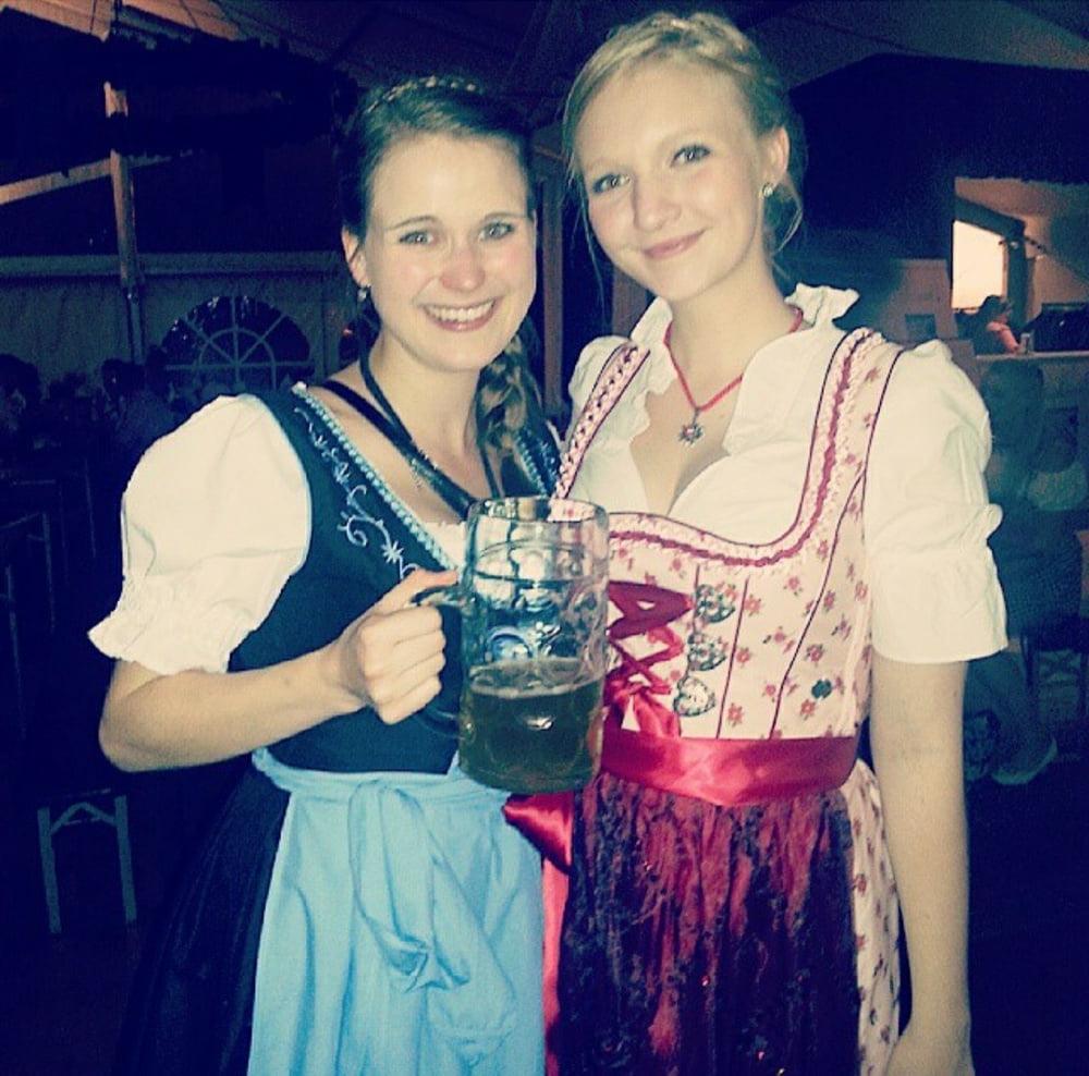 15P Sexy Dirndl Girls 388