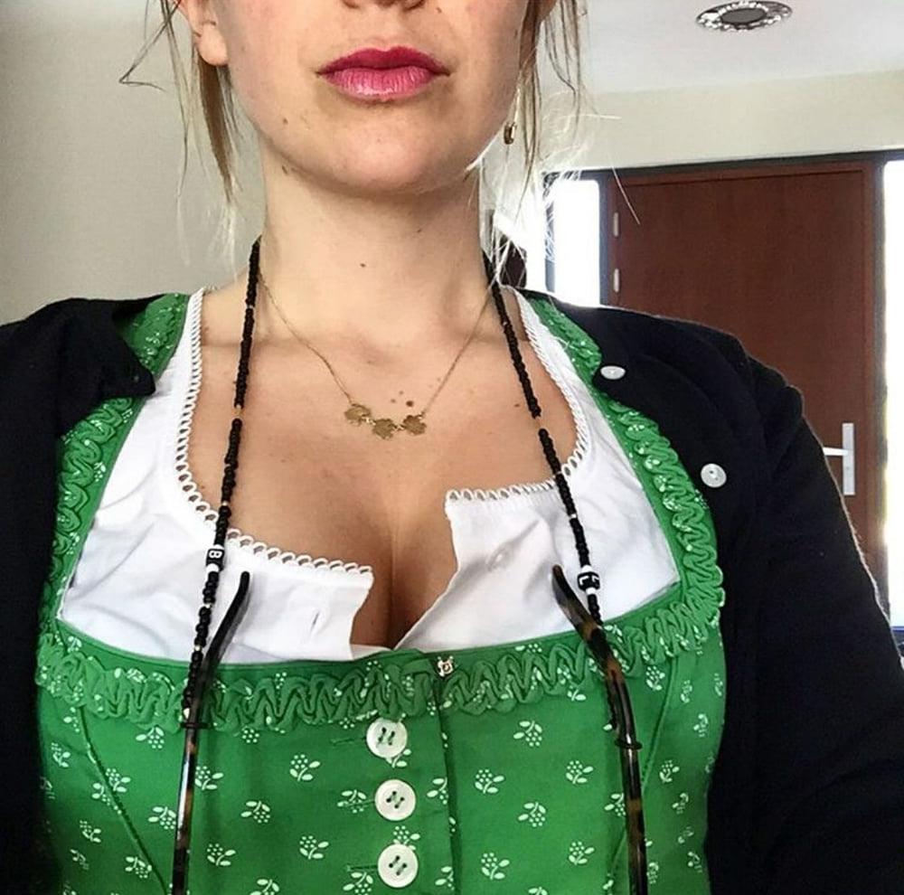 15P Sexy Dirndl Girls 388