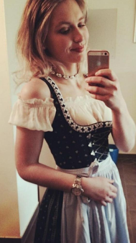 15P Sexy Dirndl Girls 388