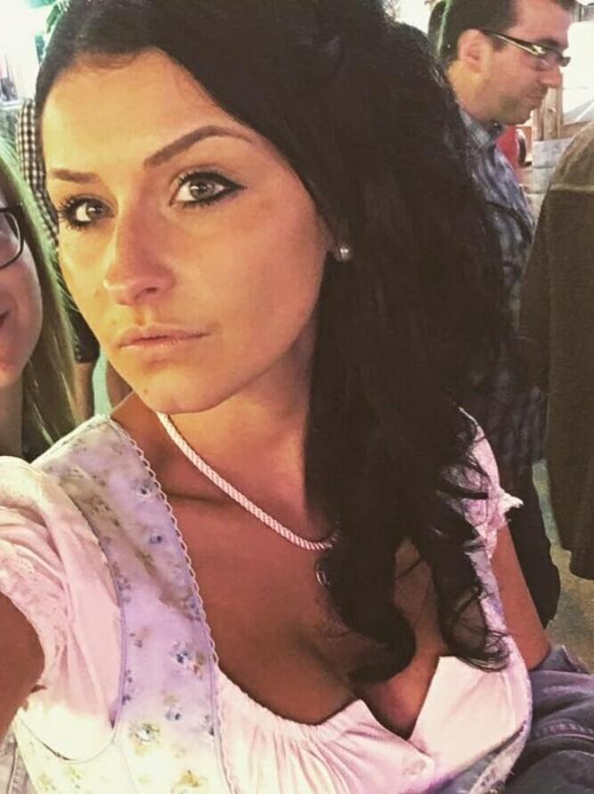 15P Sexy Dirndl Girls 389