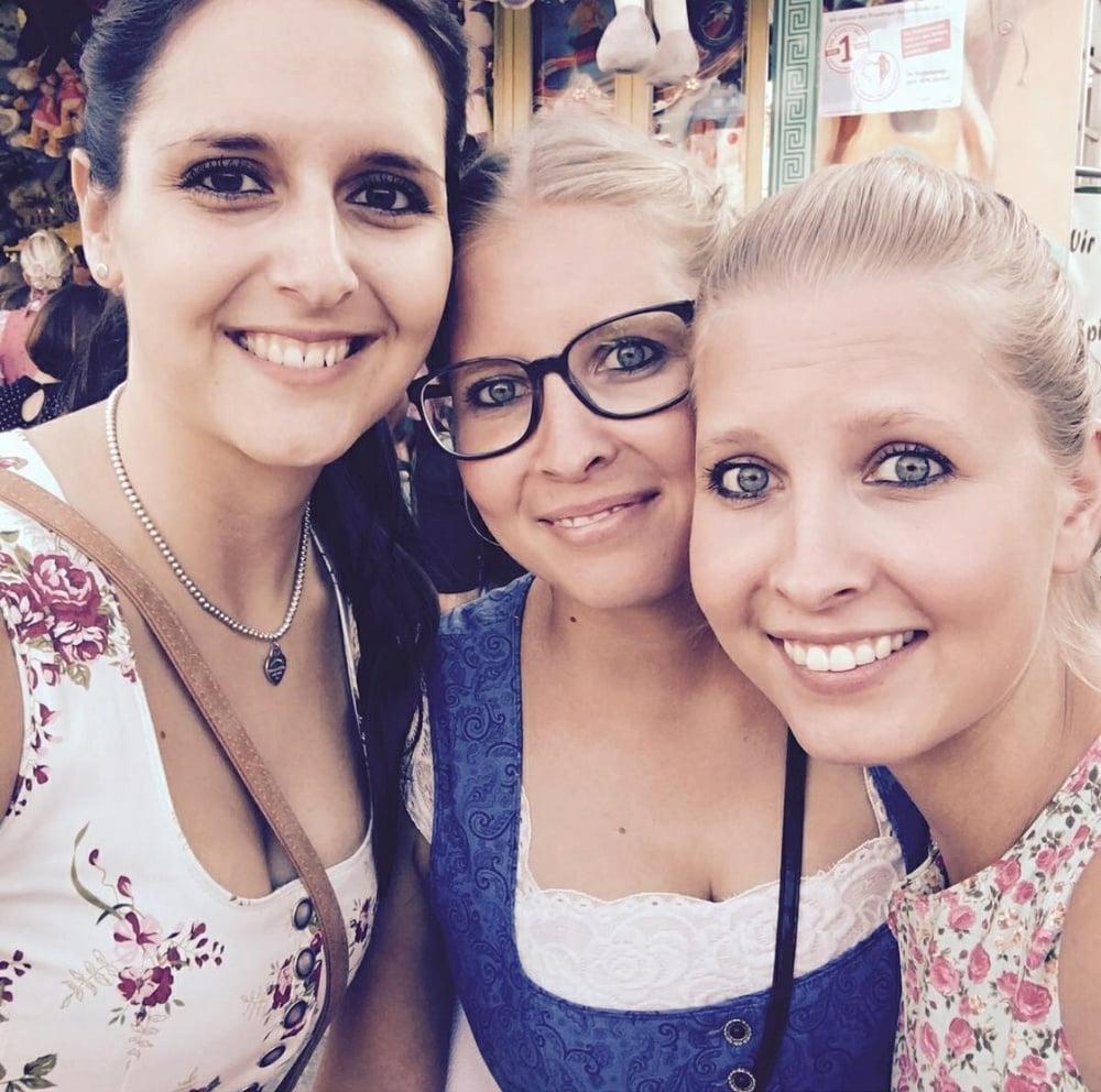 15P Sexy Dirndl Girls 389