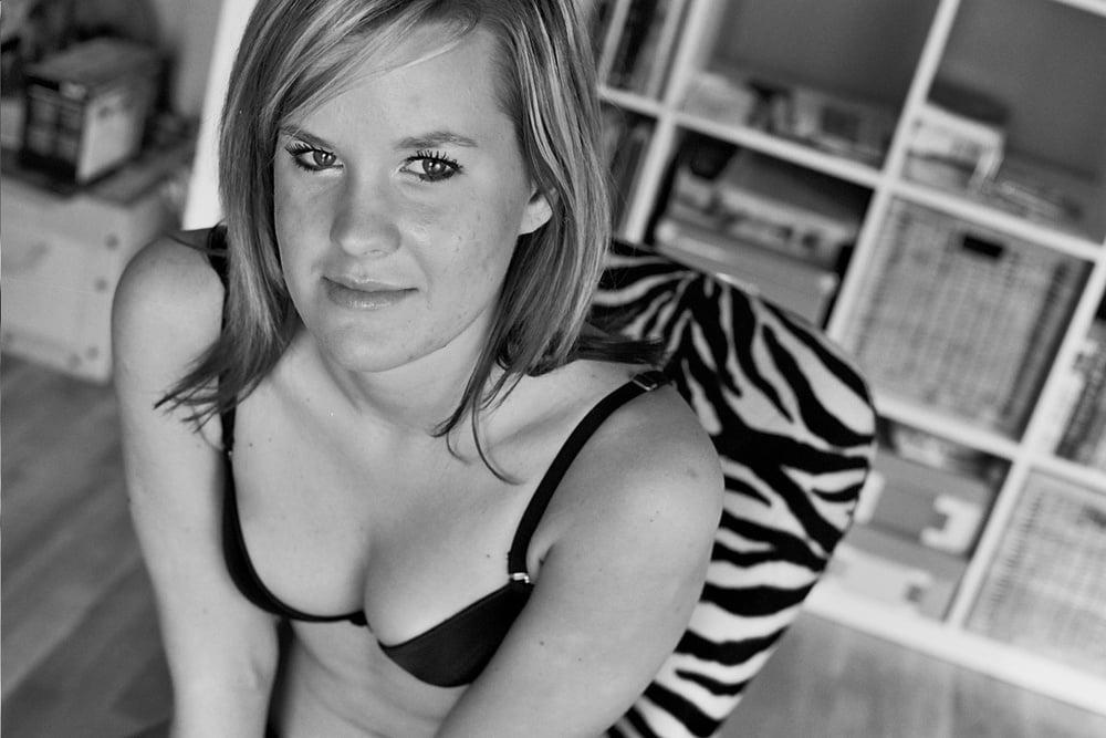 25P bra and panty babes