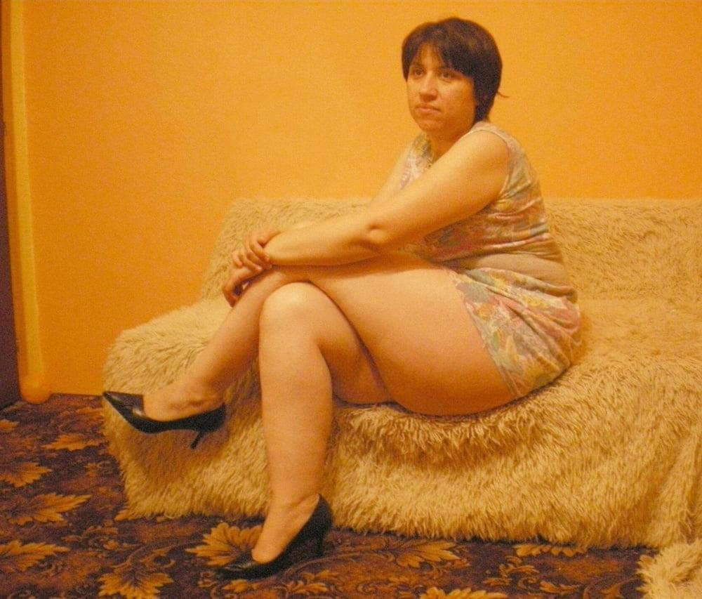 25P Emilia beautiful woman and her thick thighs