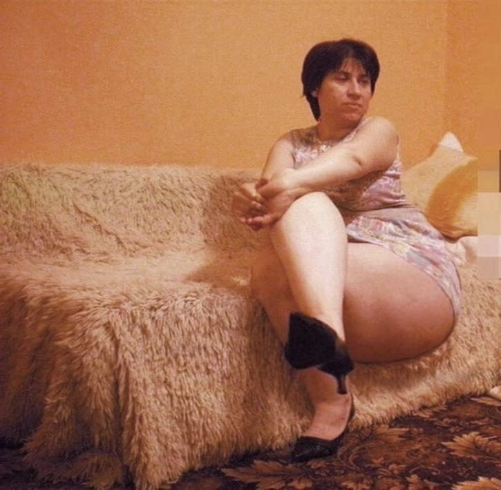 25P Emilia beautiful woman and her thick thighs