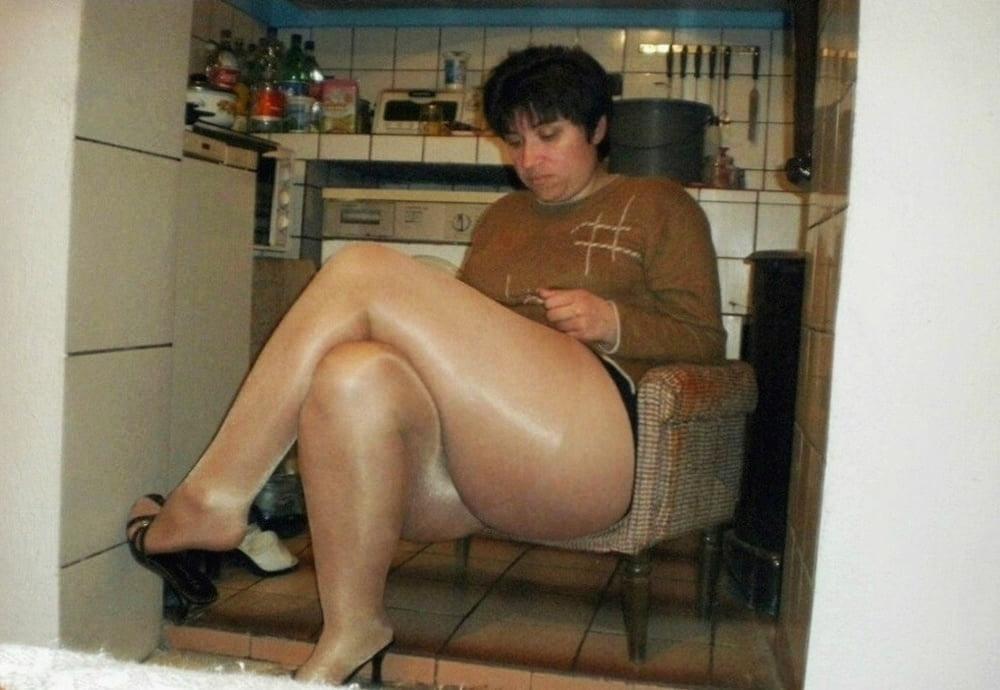 25P Emilia beautiful woman and her thick thighs
