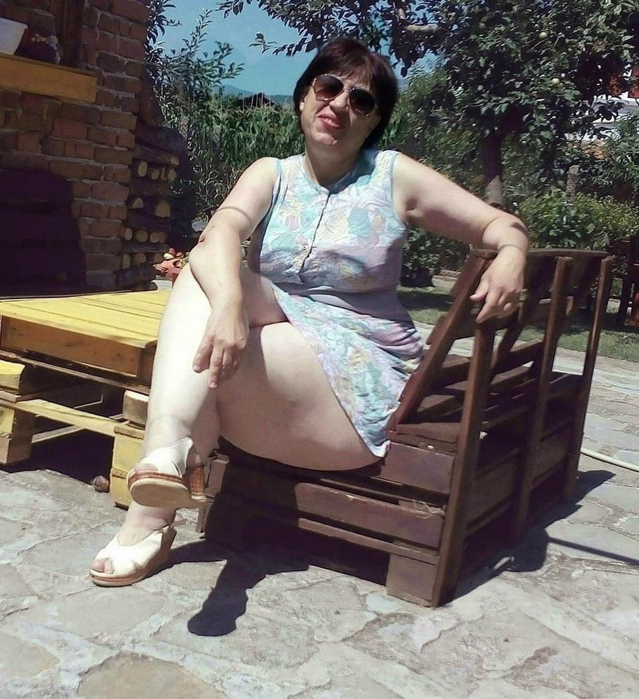 25P Emilia beautiful woman and her thick thighs