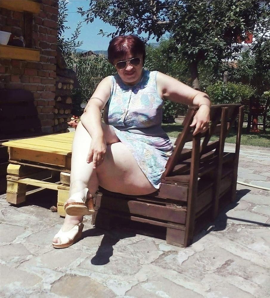25P Emilia beautiful woman and her thick thighs