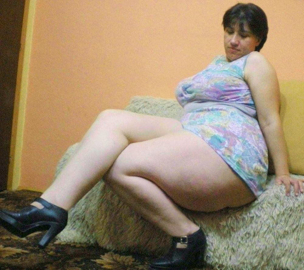 25P Emilia beautiful woman and her thick thighs