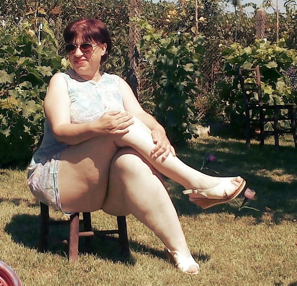 25P Emilia beautiful woman and her thick thighs