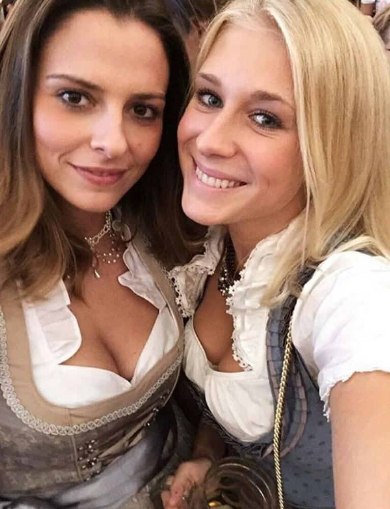 15P Sexy Dirndl Girls 387