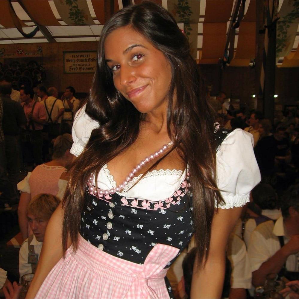 15P Sexy Dirndl Girls 387