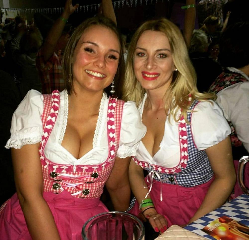 15P Sexy Dirndl Girls 387