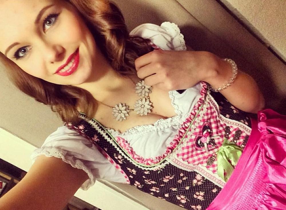 15P Sexy Dirndl Girls 387