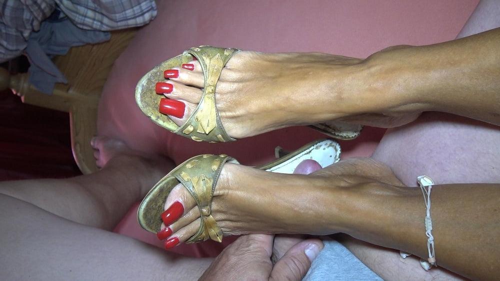 25P she rubbs my cock with her mulesfeet
