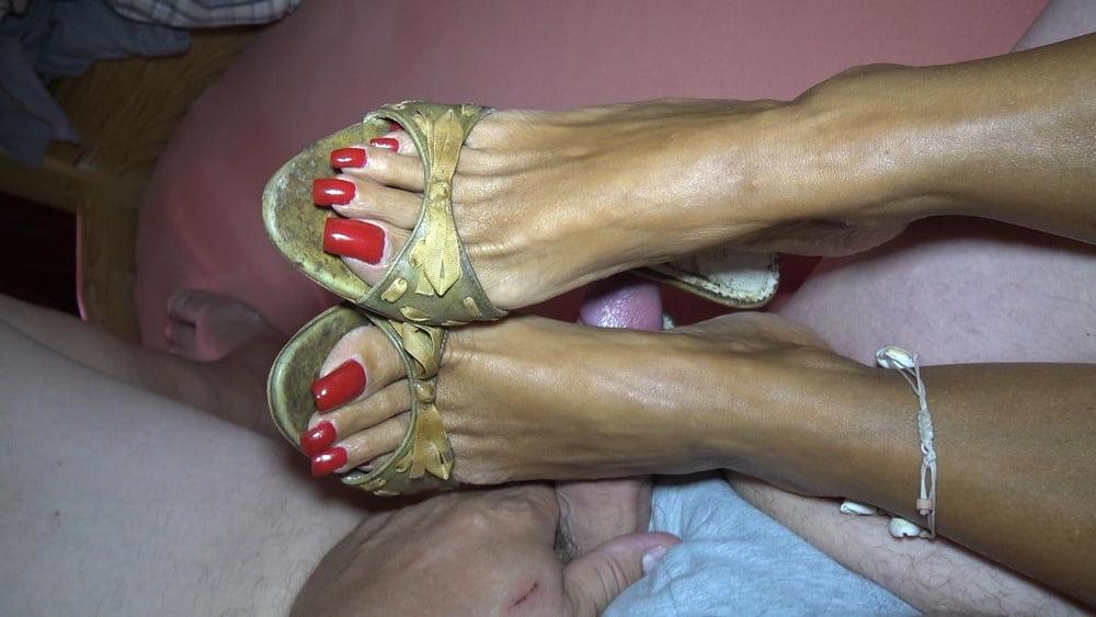 25P she rubbs my cock with her mulesfeet