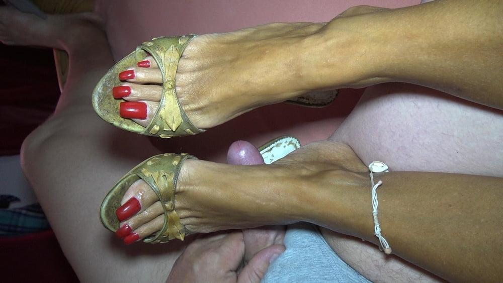 25P she rubbs my cock with her mulesfeet