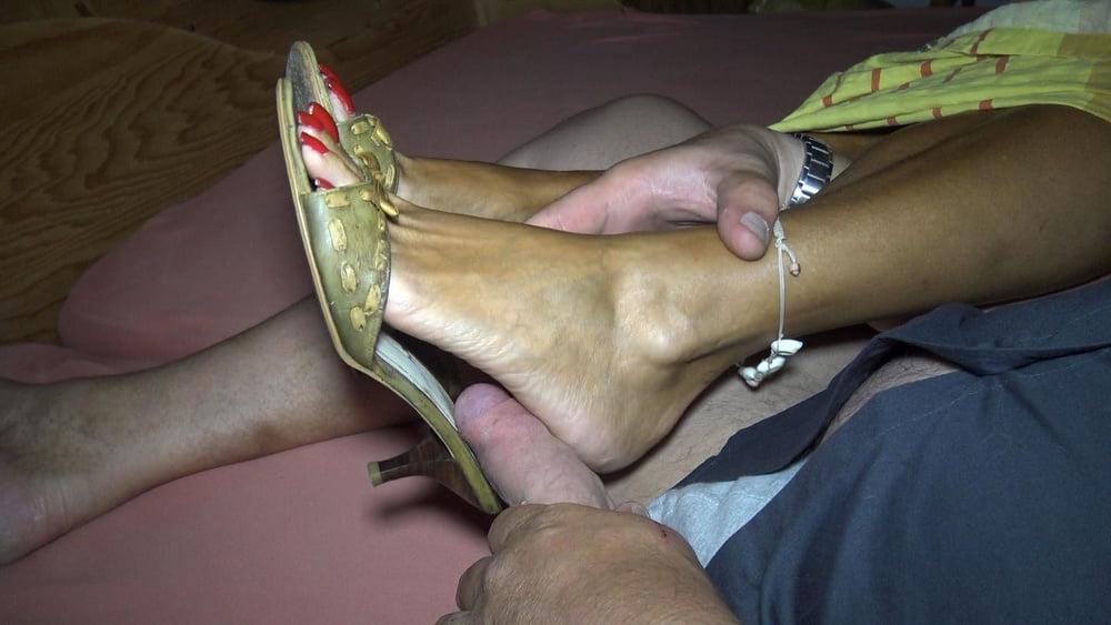 25P she rubbs my cock with her mulesfeet