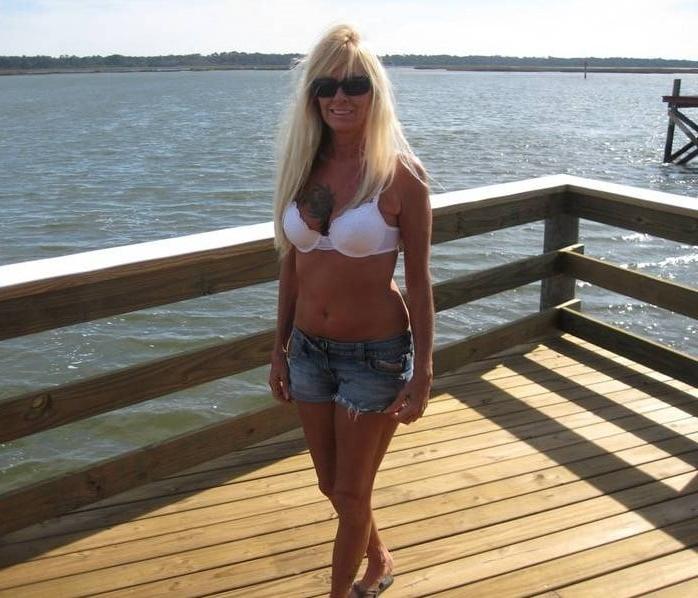 25P sexy biker mom so dam hot
