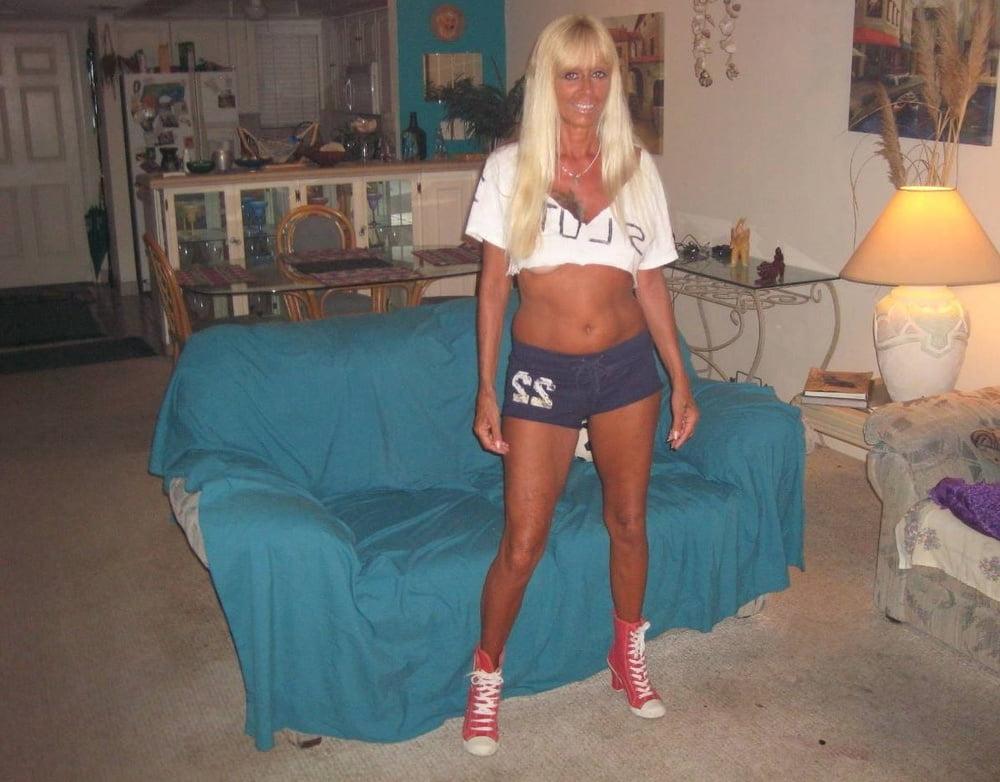 25P sexy biker mom so dam hot