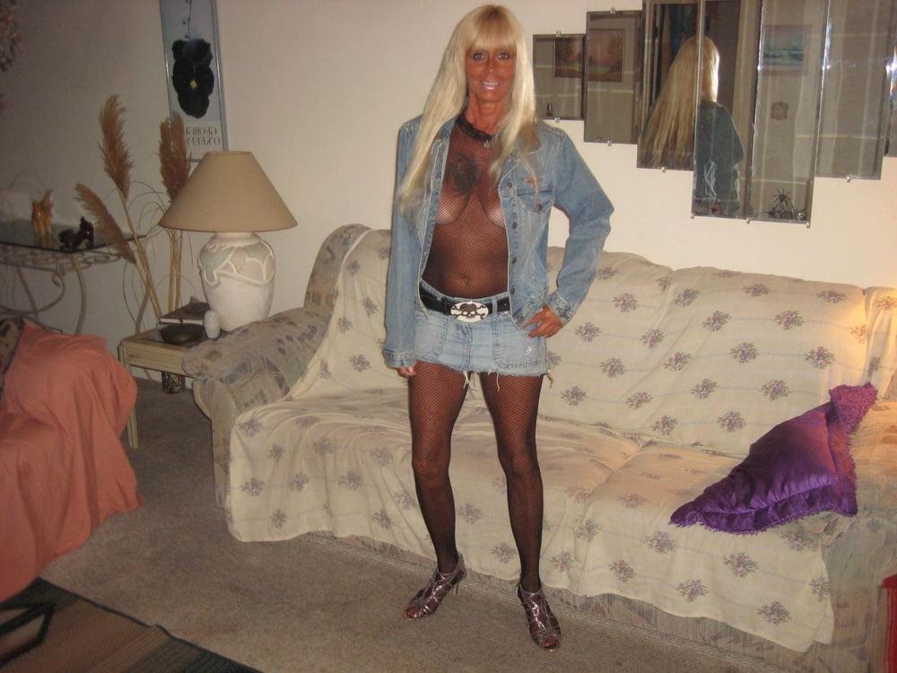 25P sexy biker mom so dam hot