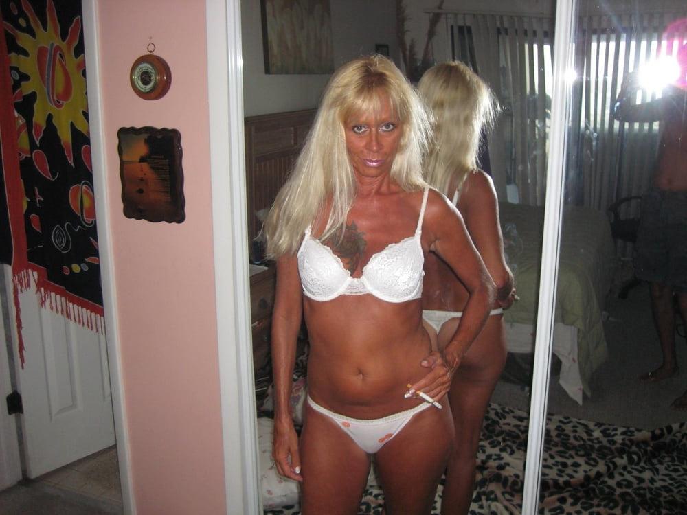 25P sexy biker mom so dam hot