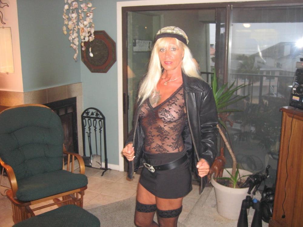 25P sexy biker mom so dam hot