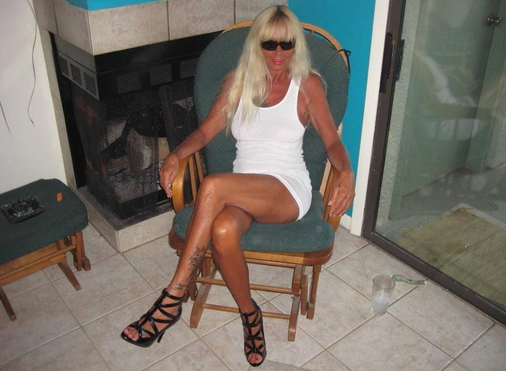 25P sexy biker mom so dam hot