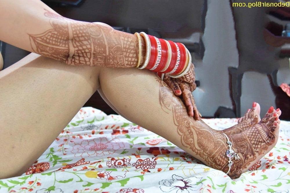 25P Newly married mehndi girls