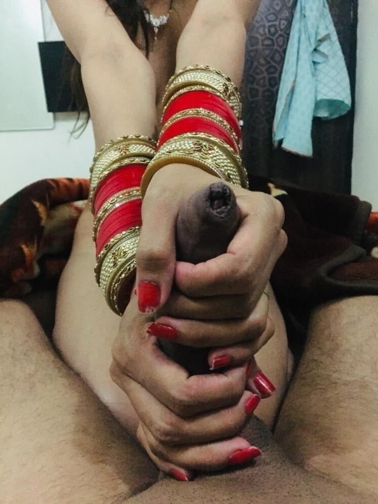 25P Newly married mehndi girls