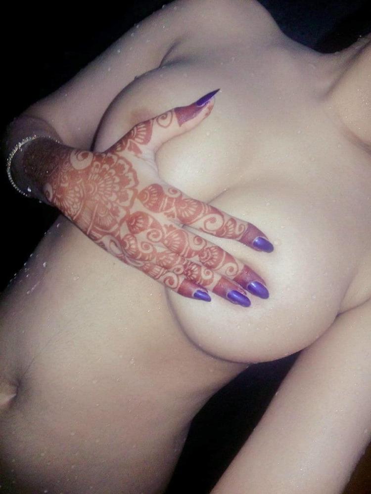 25P Newly married mehndi girls