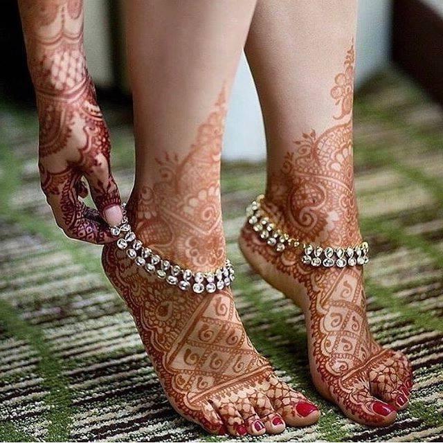 25P Newly married mehndi girls