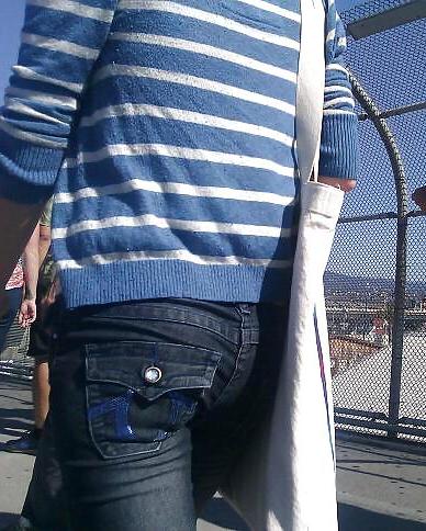 12P Candid baseball fans