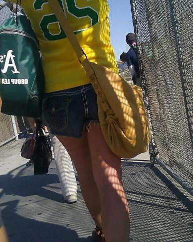 12P Candid baseball fans