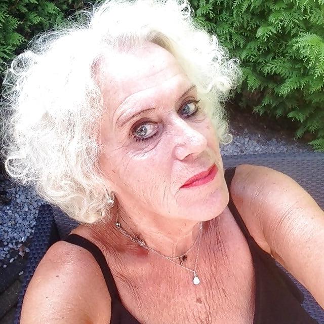 25P Pick a pretty granny face 2 unload on