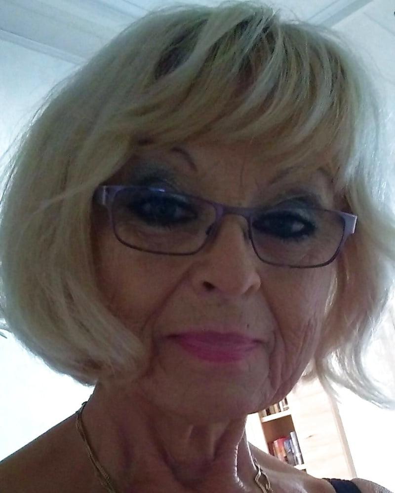 25P Pick a pretty granny face 2 unload on