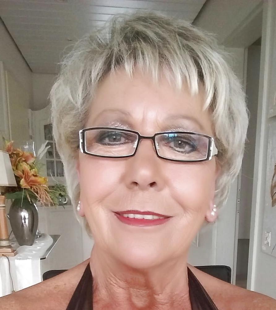 25P Pick a pretty granny face 2 unload on