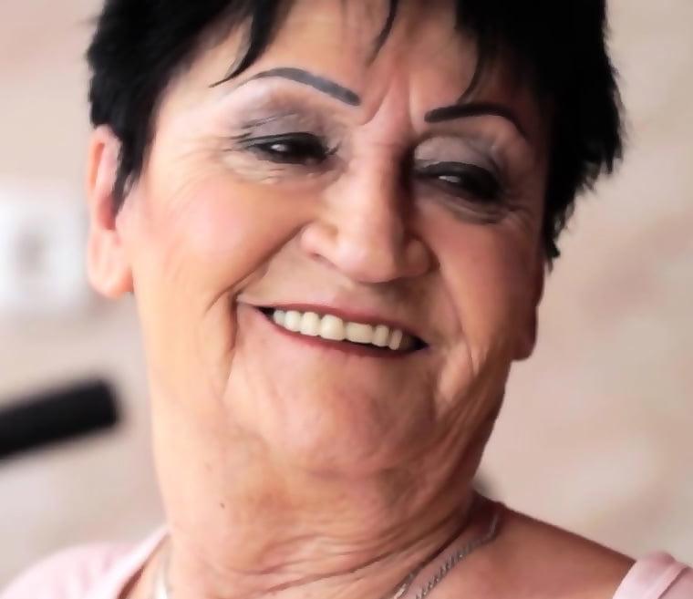 25P Pick a pretty granny face 2 unload on