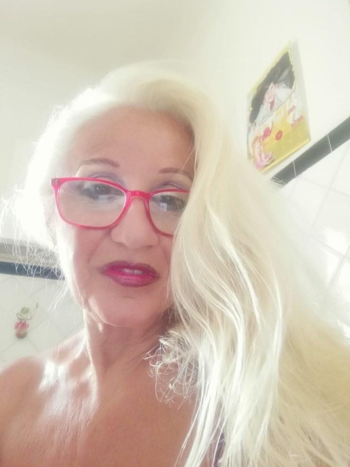 25P Pick a pretty granny face 2 unload on