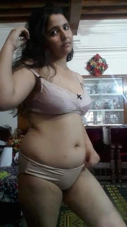 25P Desi NRI Aunty big hairy pussy doggy -3