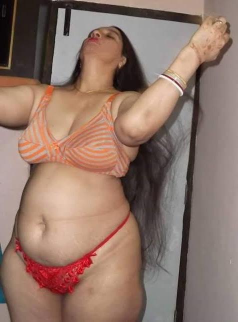 25P Desi NRI Aunty big hairy pussy doggy -3