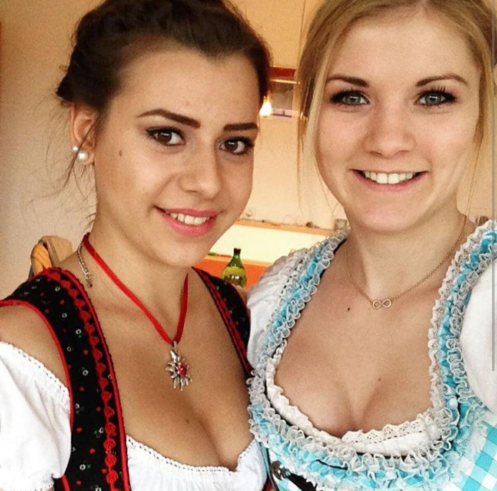 20P Sexy Dirndl Girls 386