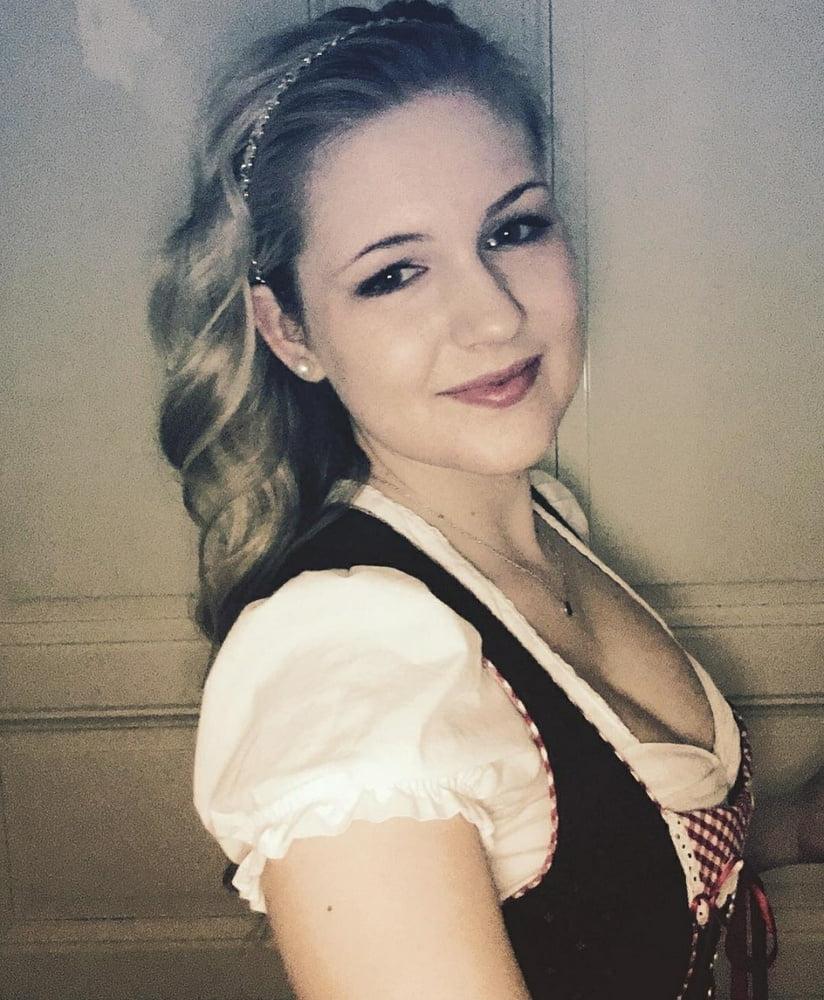 20P Sexy Dirndl Girls 386