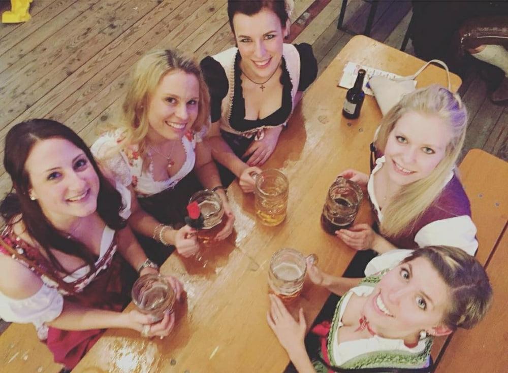 20P Sexy Dirndl Girls 386
