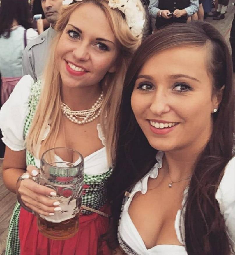 20P Sexy Dirndl Girls 386