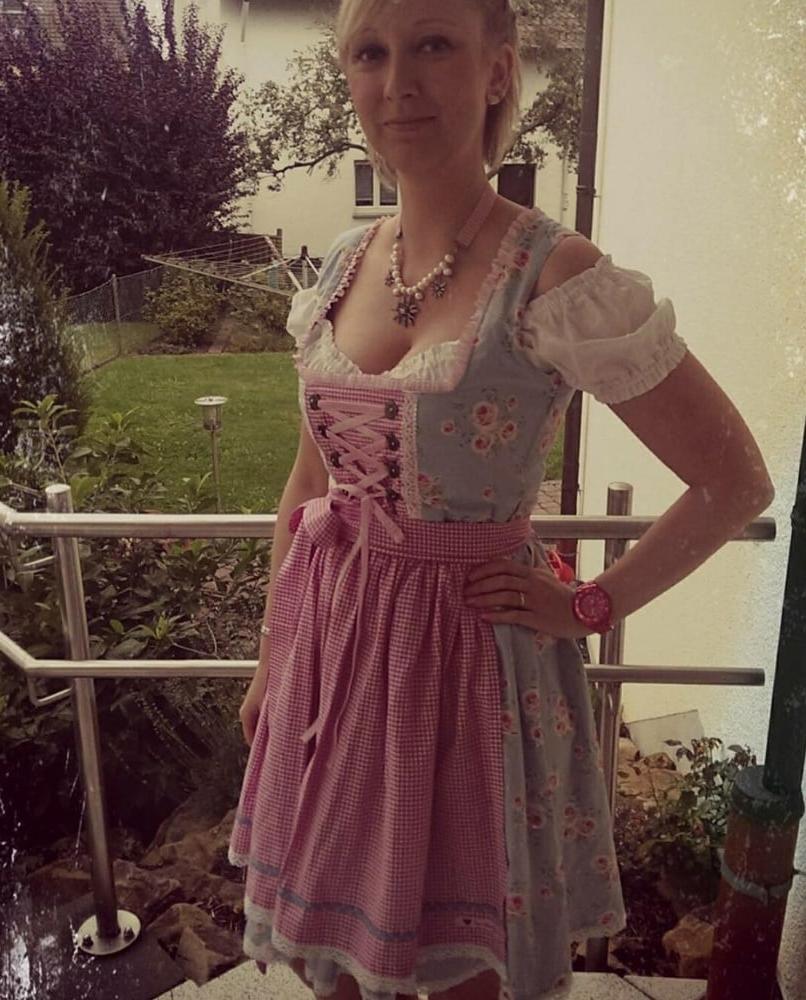 20P Sexy Dirndl Girls 386