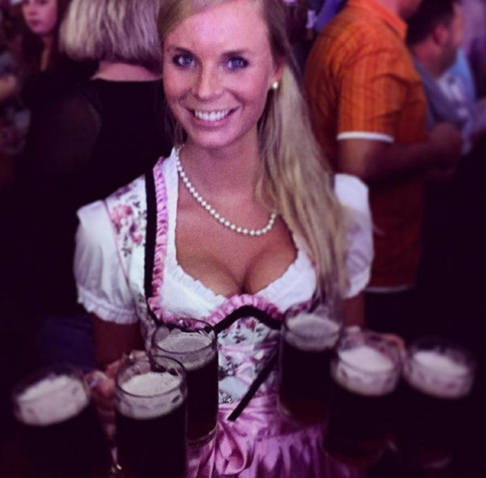 25P Sexy Dirndl Girls 385